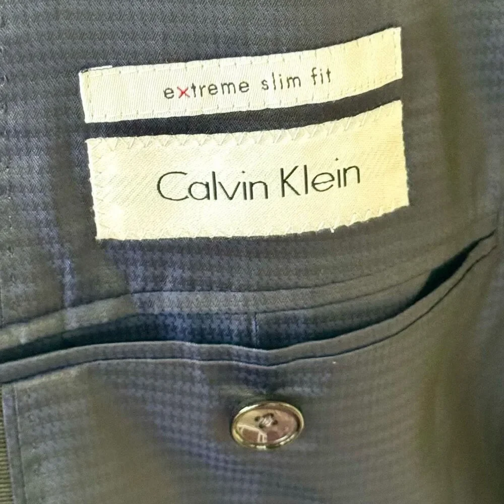 Calvin Klein Navy Blue Tuxedo Jacket. Size 44L.